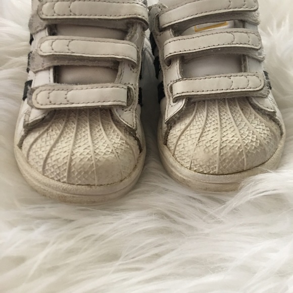 Toddler adidas Superstars size 7K - Picture 2 of 5